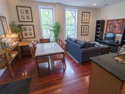 Above Maxwell Wine Bar – Super Central 2Bed 2Bath!