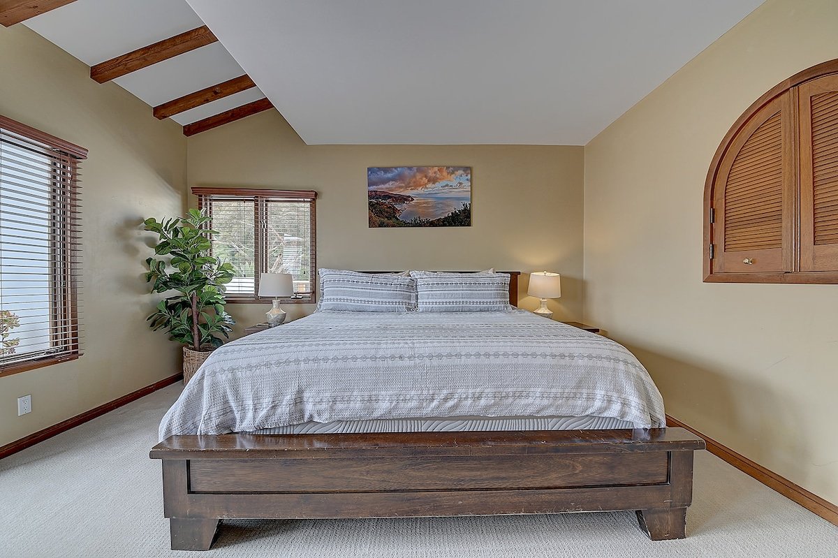 Hamilton Cove “Island Escape” gallery image 4