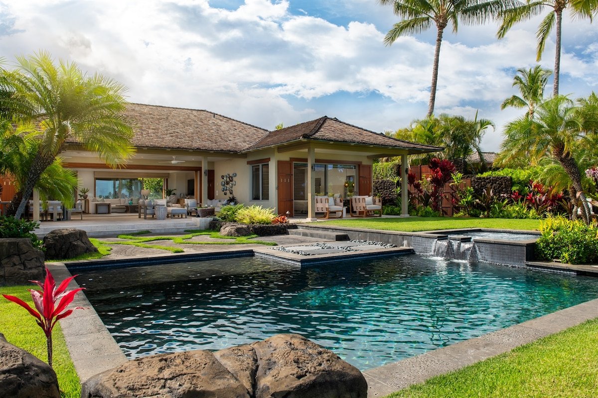 Exquisite Hualalai 4 Bedroom Home w/ 2 Golf Carts gallery image 2