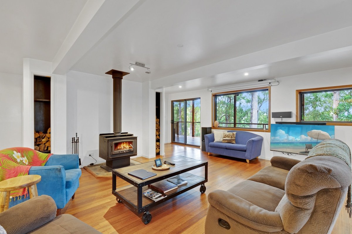 Hastings Bay Retreat – Idyllic Forest Hideaway! gallery image 3