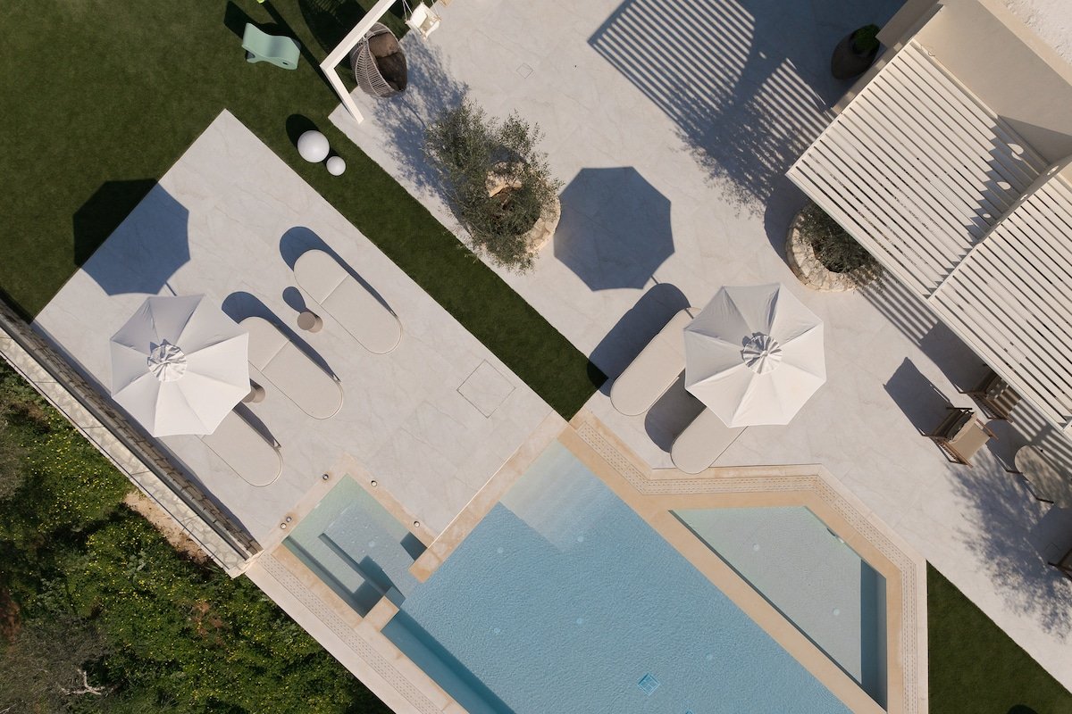 Idunu Villa, with Heated Pool & Serene Seclusion gallery image 3