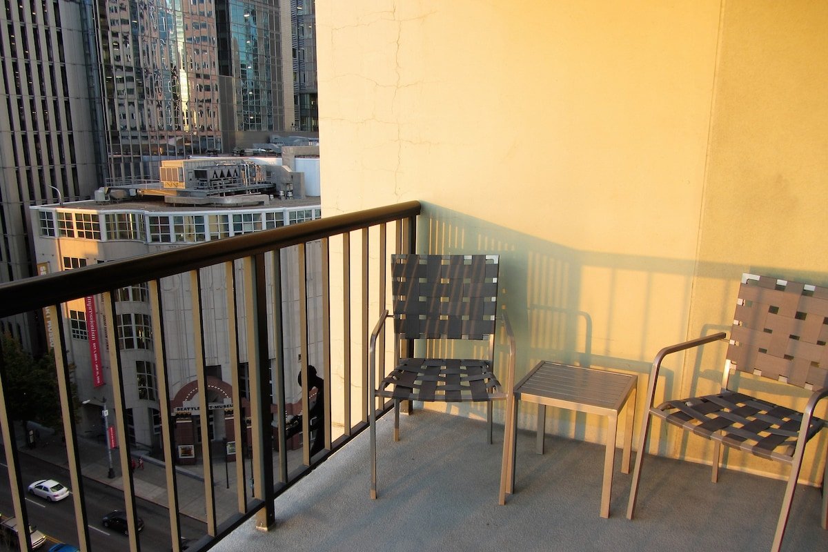 Harbor Steps, Prime Downtown Location, Water Views gallery image 5