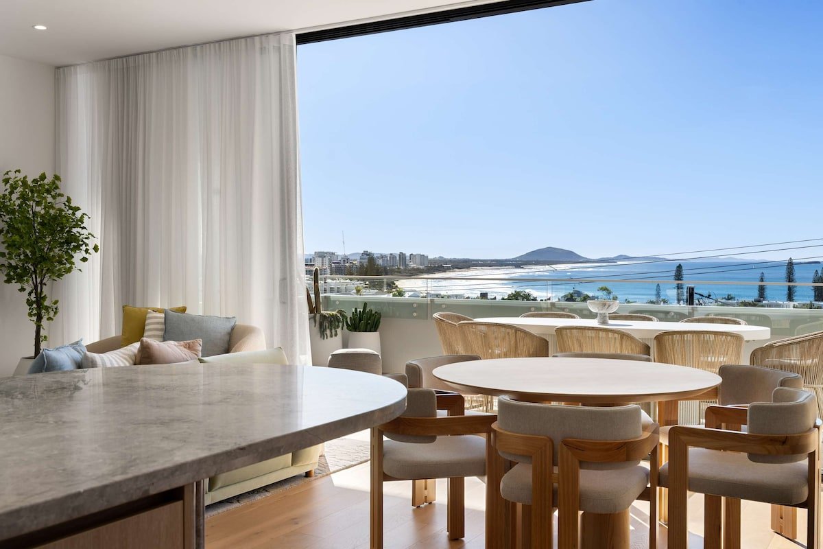 The Skyview – Panoramic Beach House with Lap Pool gallery image 2