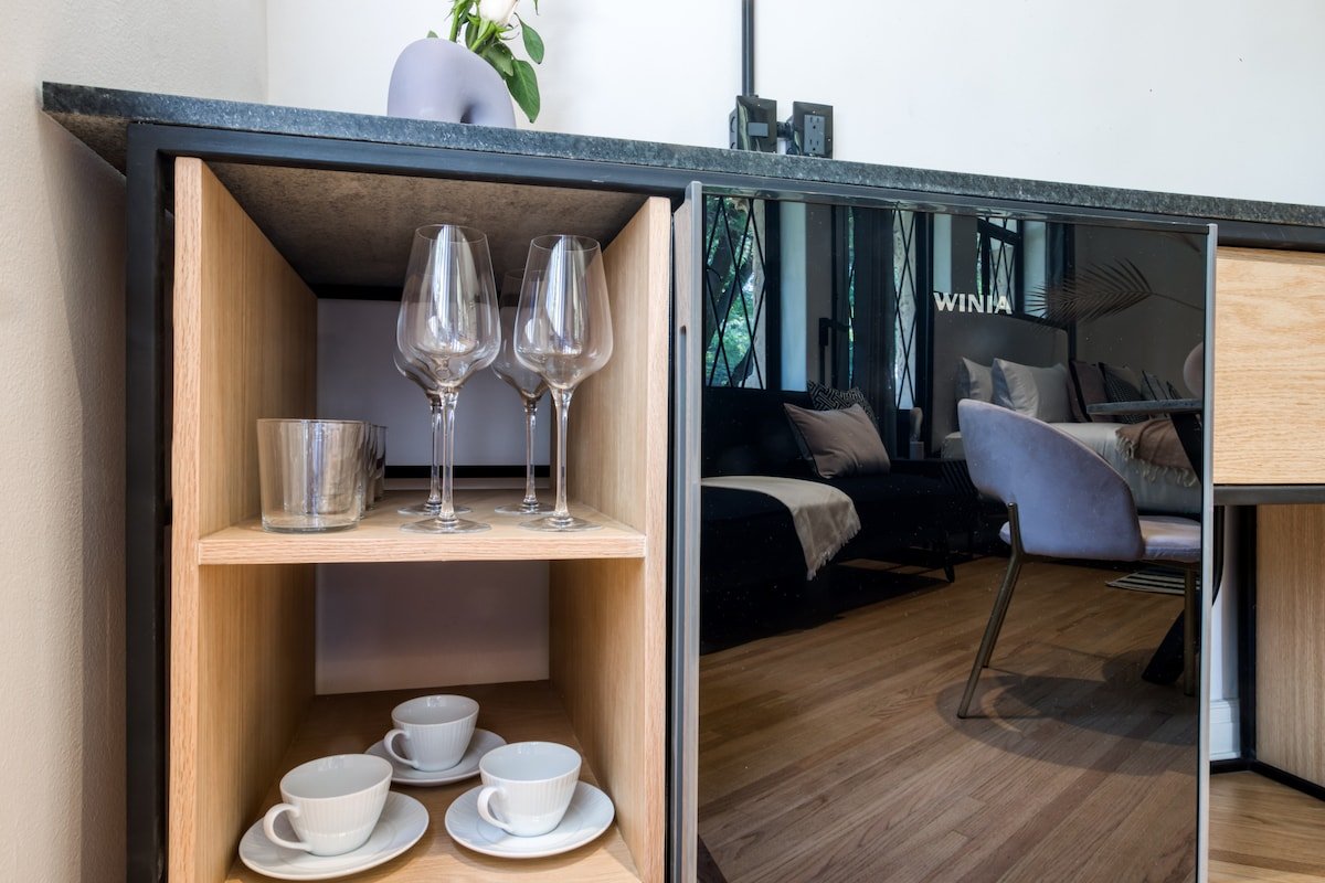 Bar+Gym & Lounge | Daily Hskp | Deluxe Suites gallery image 5