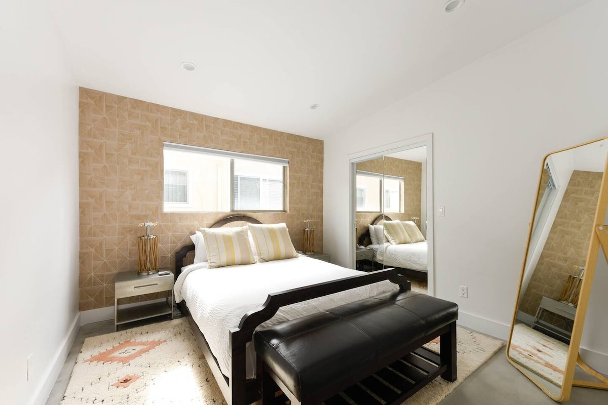 4 units (whole building) 8 BR Walk to AbbotKinney gallery image 3