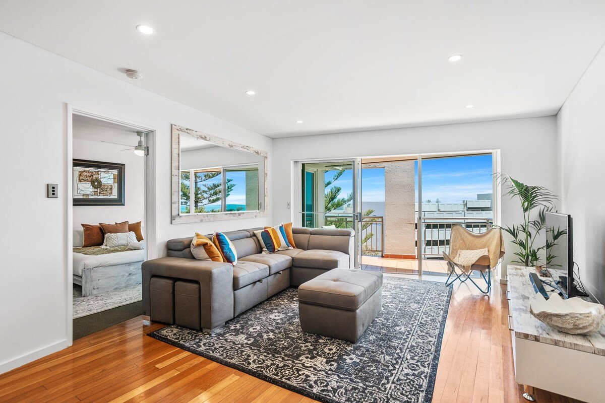 Apartment M401 – coastal style and luxury awaits! gallery image 5