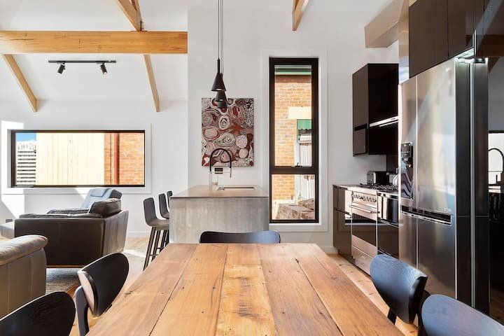 Outstanding Quality Renovation, so close to CBD. gallery image 4