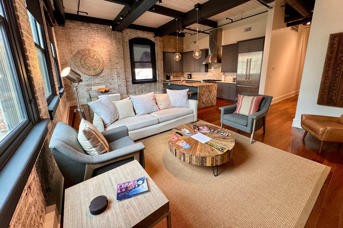 Luxury 3BD/3.5Bth-DOME-2500 SQFT-Pvt Elevator gallery image 3