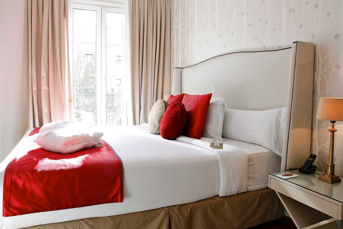 Cibeles Boutike- Senior Suite gallery image 2