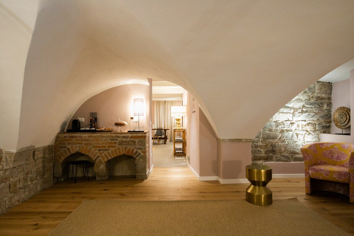 Luxury Apartment with view on Piazza Pitti – gallery image 4