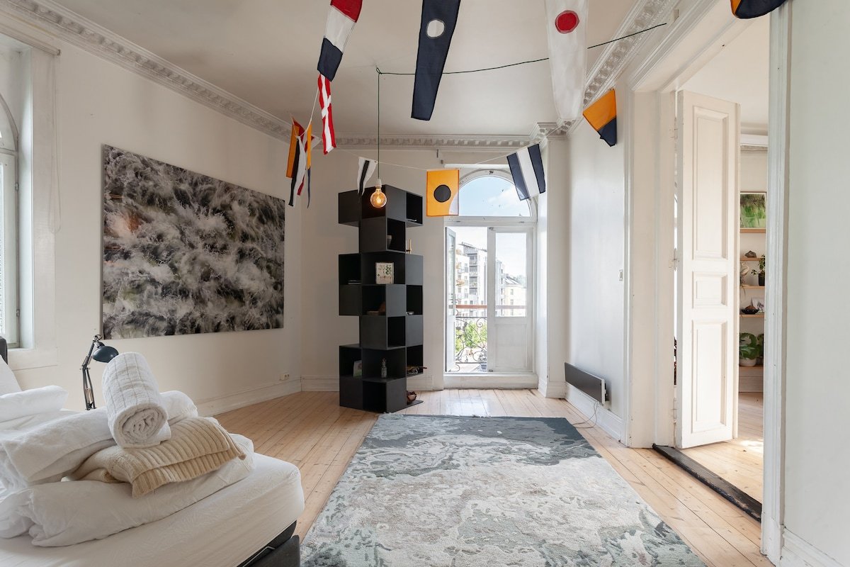 Beautiful 135 sqm. Fin de siècle apartment gallery image 4