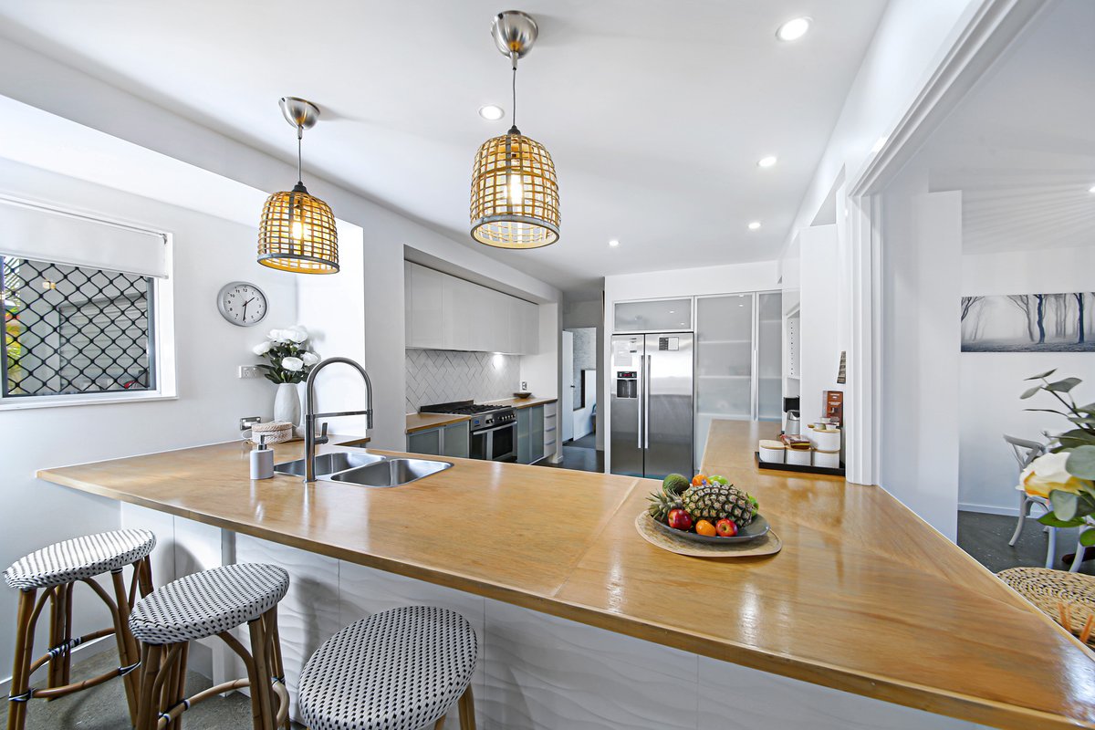 Relaxing home at Maroochydore River sleeps 8 to 13