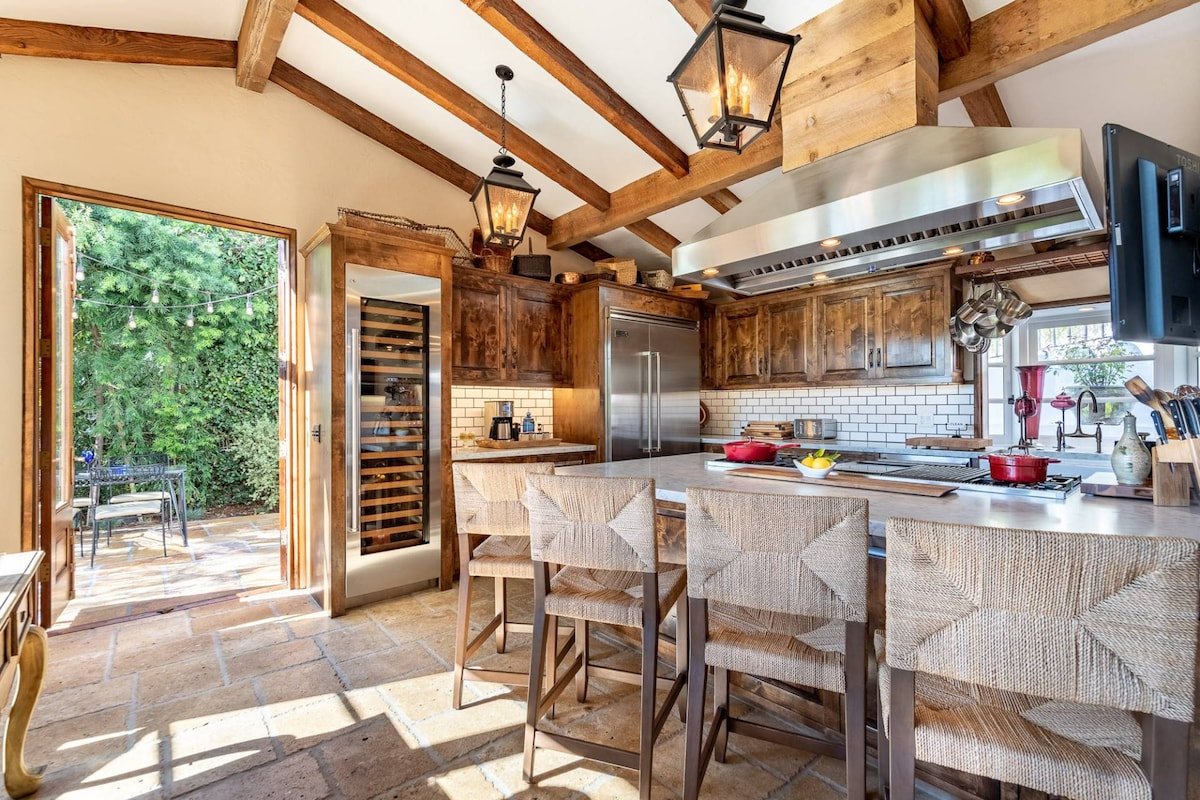 Escape the Cold to LA 20% Off til 12/31 gallery image 3