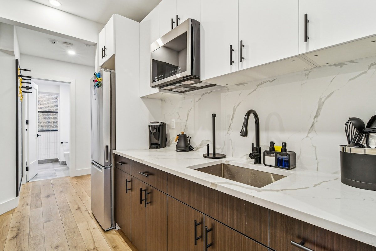 Three Bedroom – Newly Renovated – Washer/Dryer gallery image 5