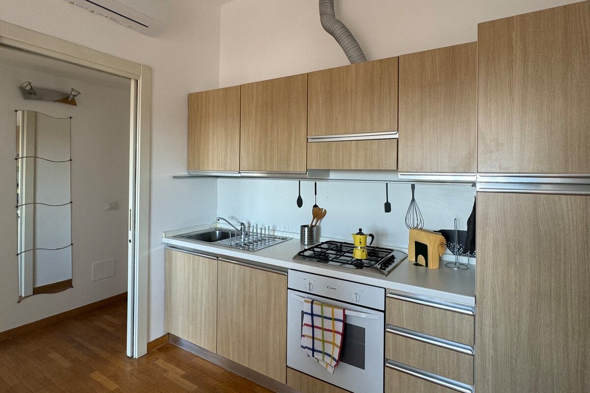 Milano Isola- Ampio Attico con terrazzo gallery image 4