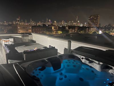 Luxe condo w/ HOT TUB and Amazing Roof Deck!