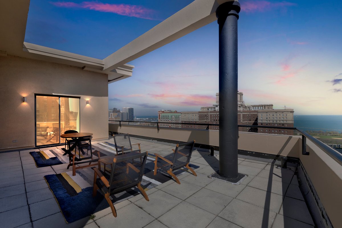 Dtown Penthouse 11+Parking, Gym, Pvt Patio, Pool