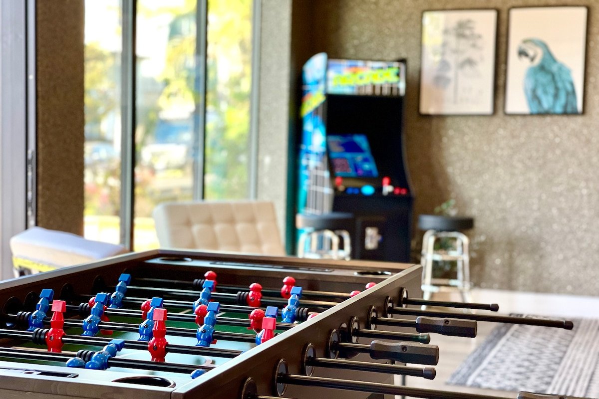 Luxurious Venice Pad with Amazing Rooftop Deck!! gallery image 4