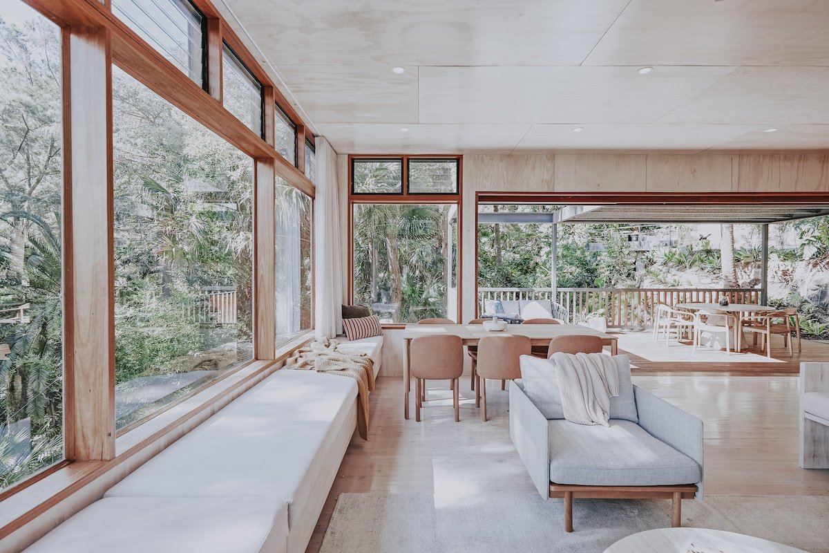 Palm Pavilion: architectural rainforest retreat gallery image 4