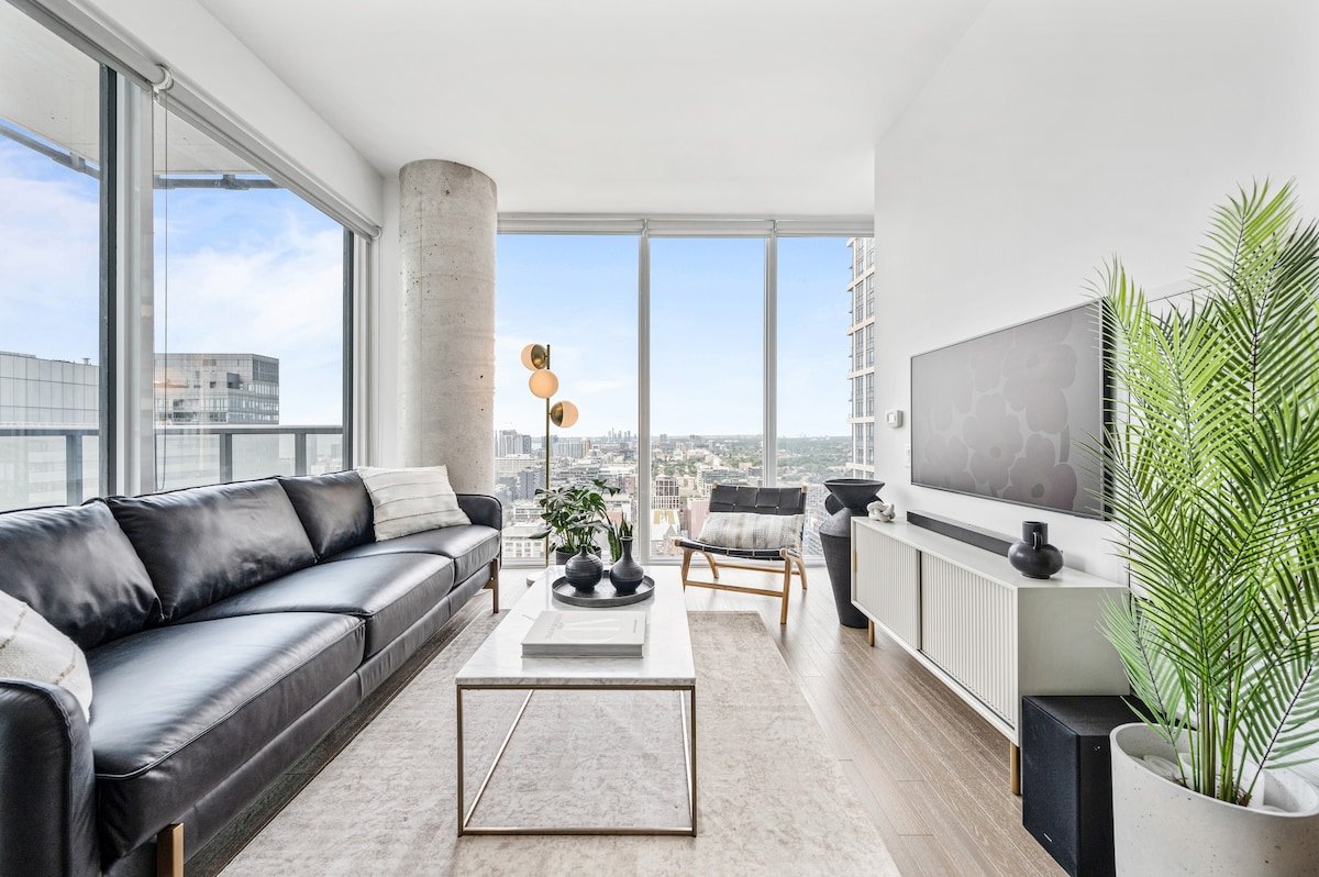 Stunning High Floor Luxury Condo w/ Gorgeous View gallery image 3