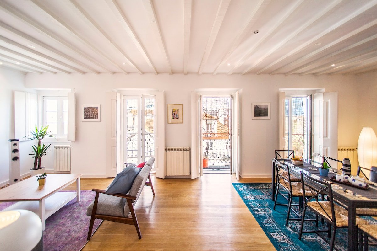 Boho-chic Alfama apartment with a river view gallery image 2