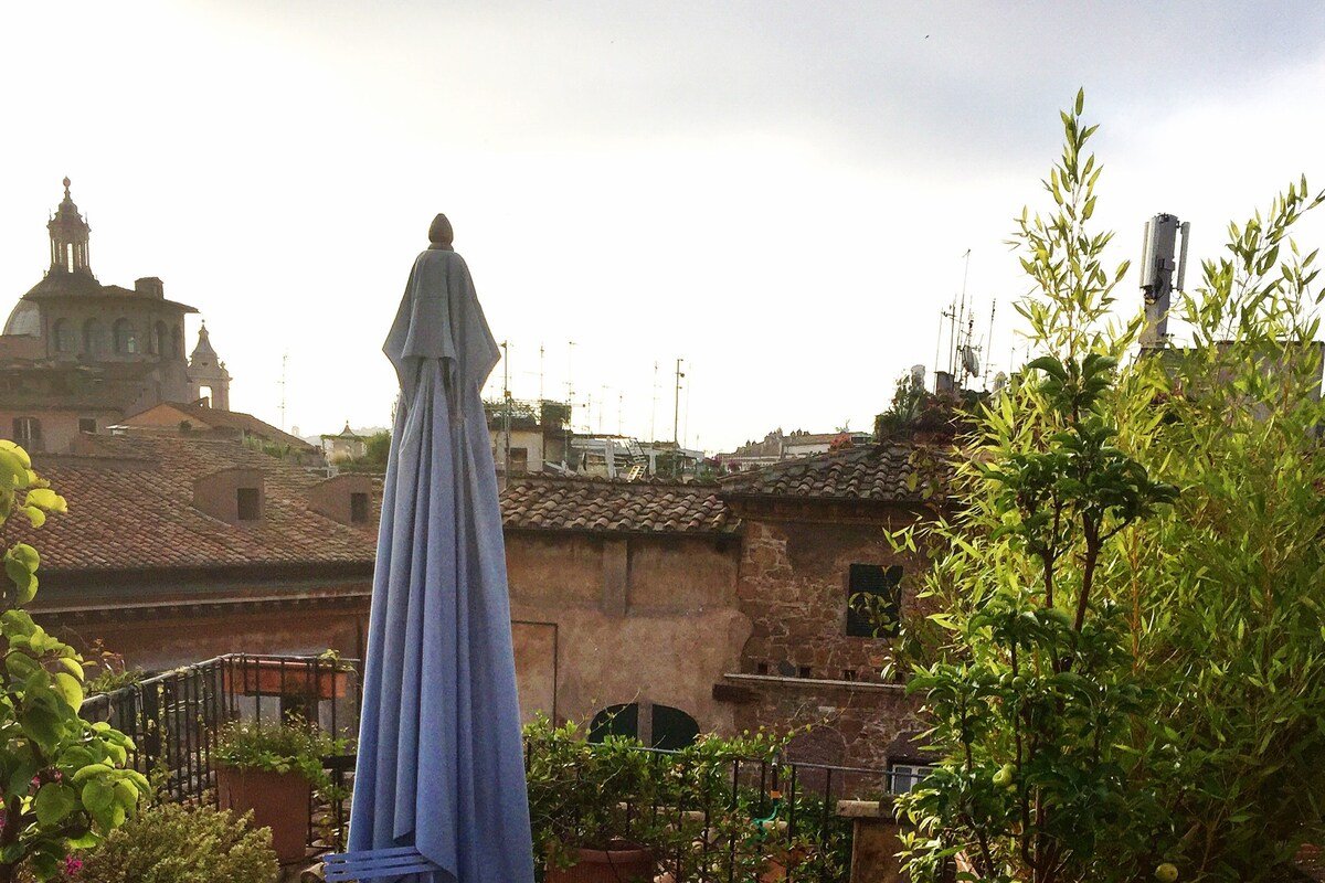 Lodging with view in front of Chiesa Nuova Dome gallery image 4