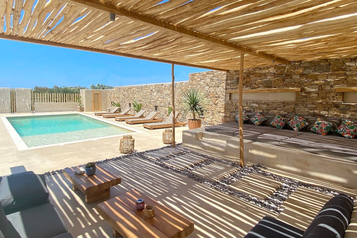 Seaside Naxos : 4BDR Villa Aetheria At Plaka Beach gallery image 3