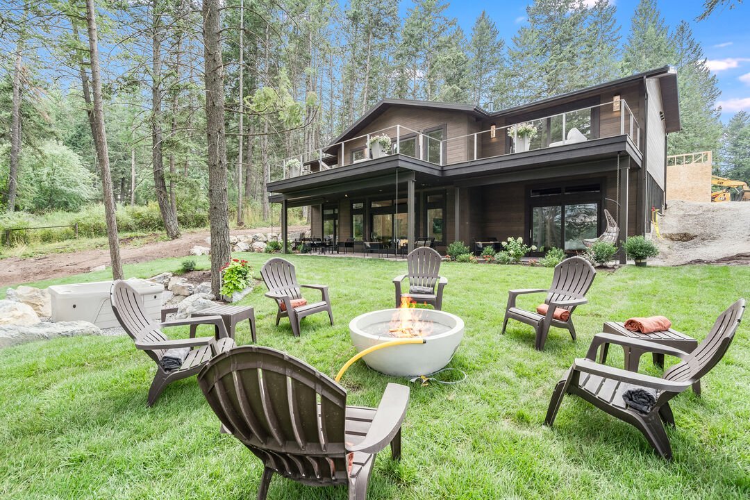 New build on 1-acre w/ private hot tub & ADU