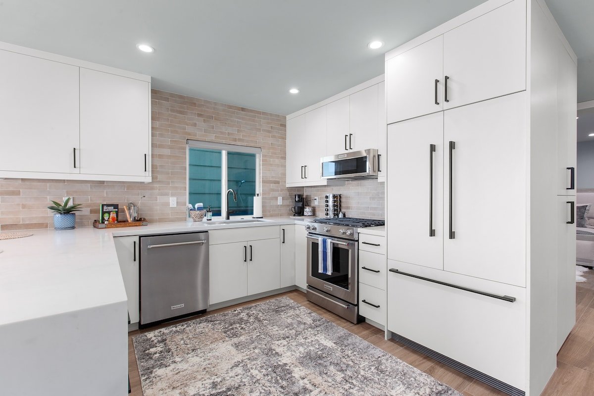 5-Star Oceanfront @ Windansea Beach | New Remodel gallery image 5