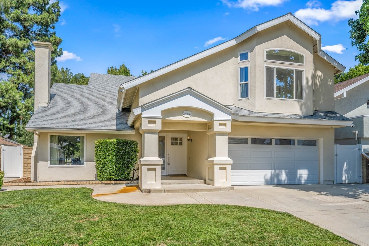 177 Modern Retreat: Pool, SPA-New Lux Furniture gallery image 4