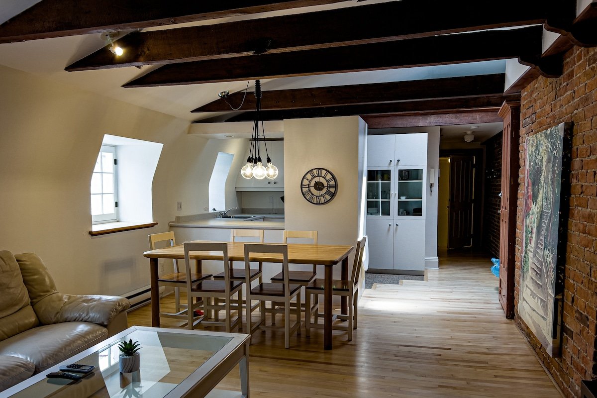 Unique au coeur du Vieux-Québec porte St-Jean gallery image 4