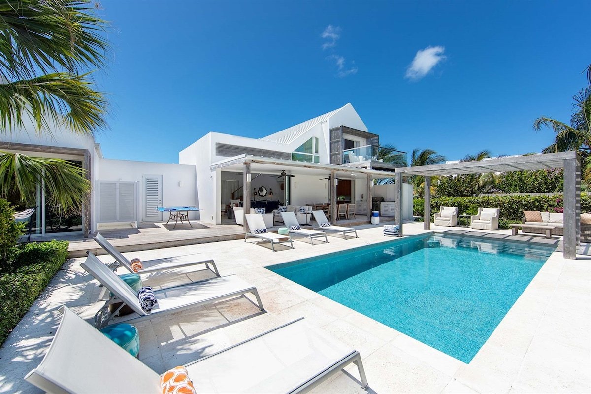 Second Chances: Spacious Villa w/Pool, Near Beach