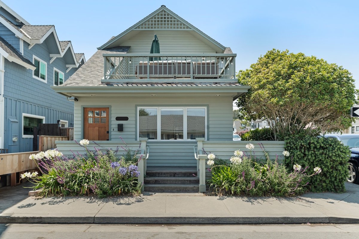 Beach Bungalow at Seabright gallery image 2