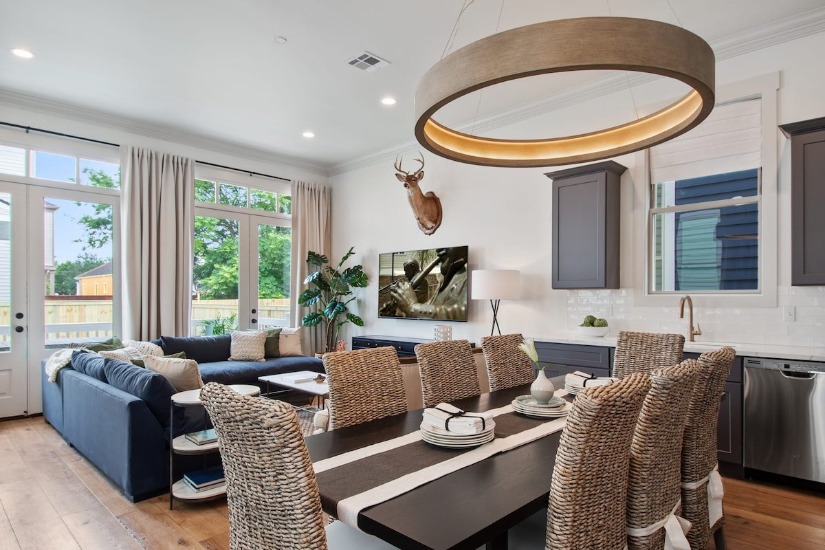 Retreat near Frenchmen | Heated Private Pool gallery image 4