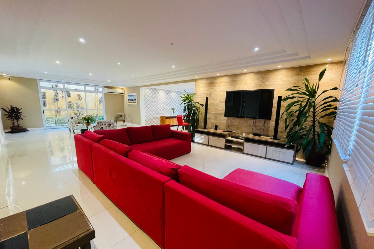 Mansão em Condomínio em frente à Praia ( Maramar )