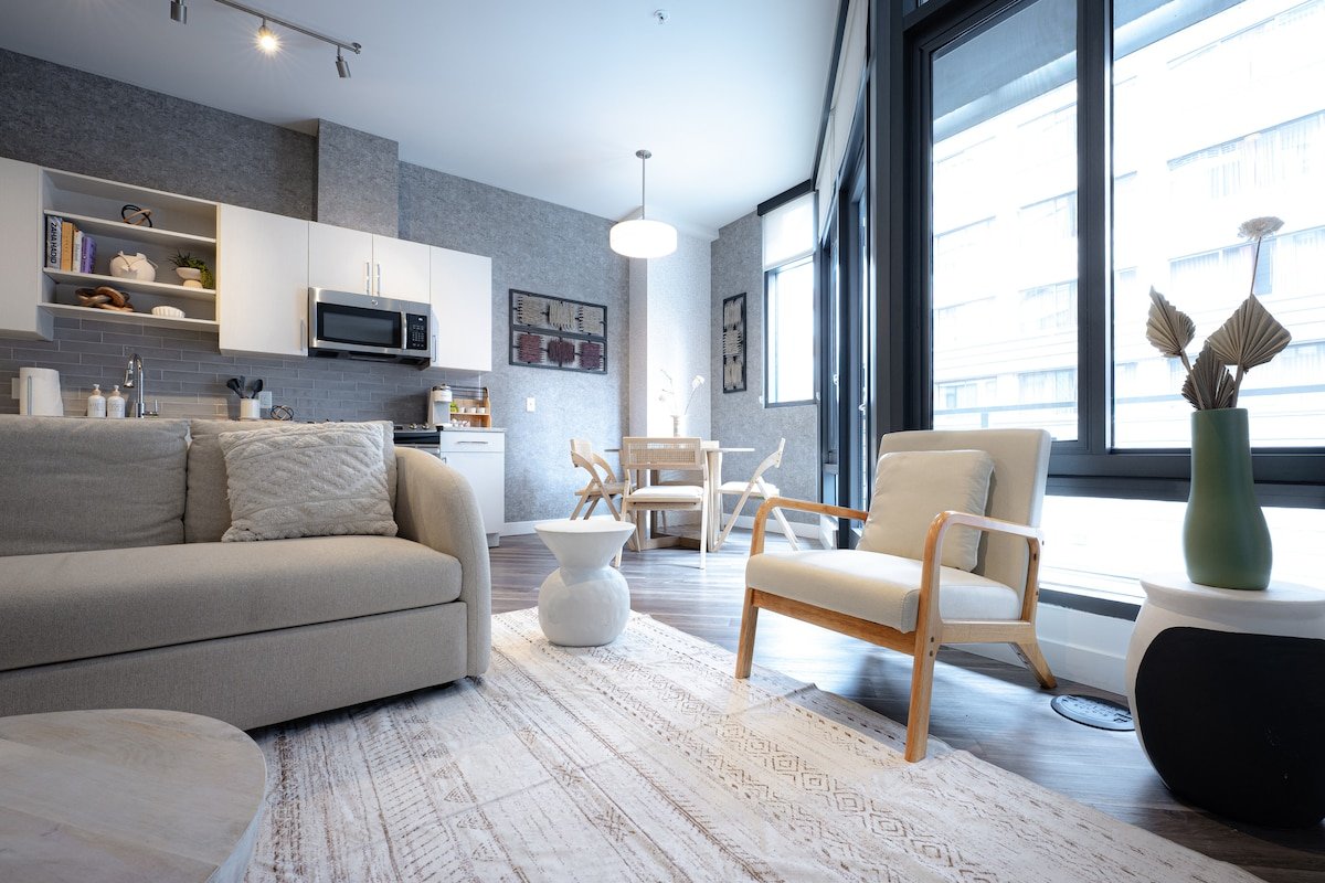 Spacious 2BR/2BA w/ Balcny, RfTop Pool&Gym! gallery image 5