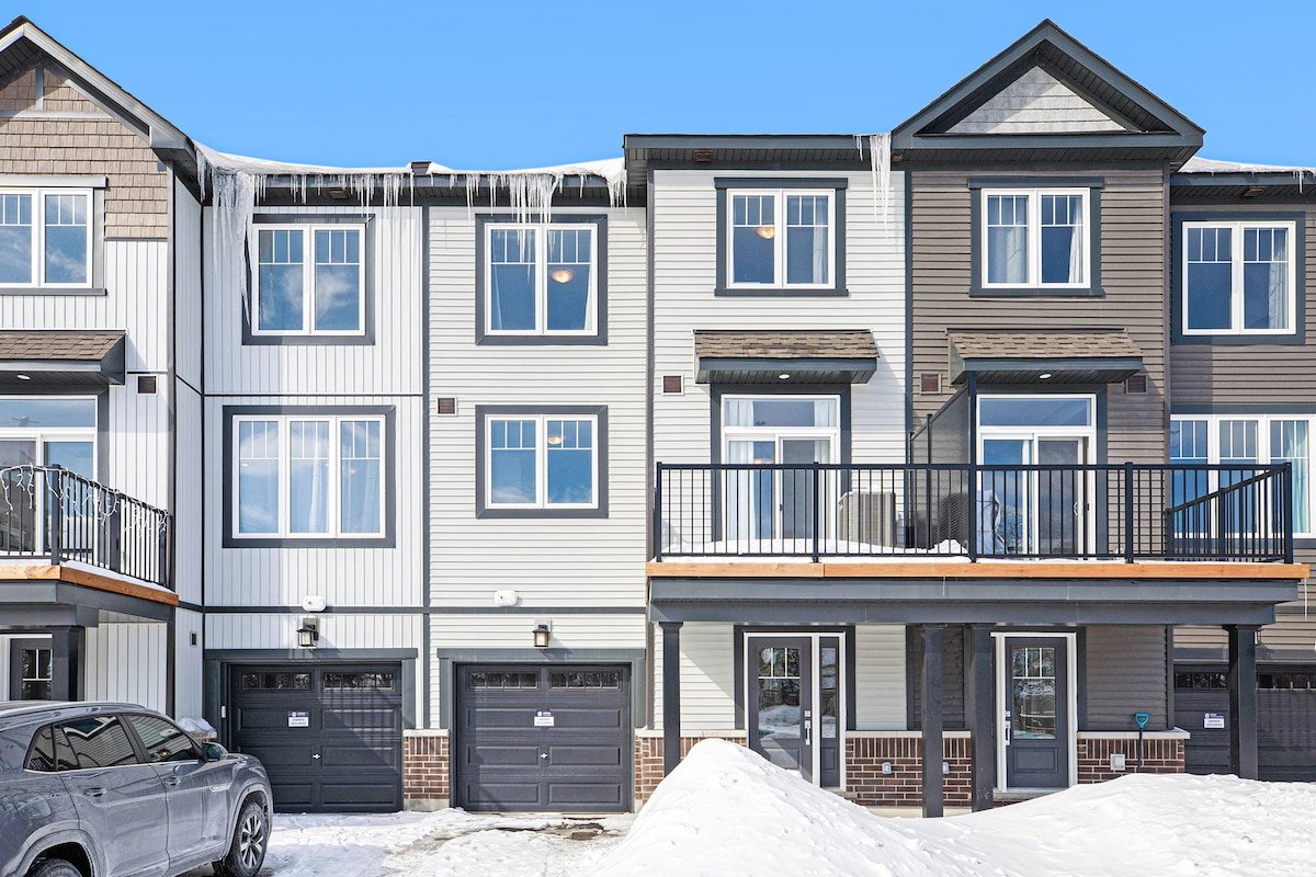 Elegant New & Quiet Home w/ Free WiFi & Parking gallery image 3