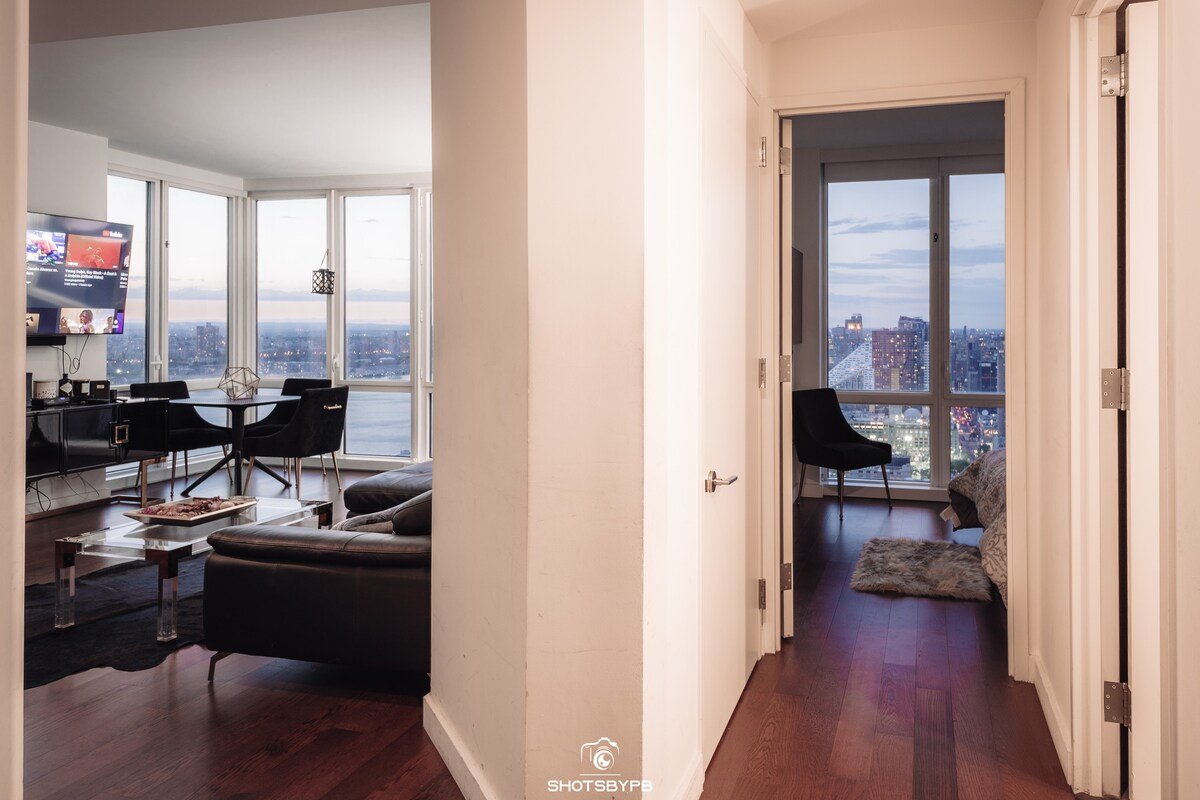 Luxury 2 Bedroom High-Rise Apartment Times Square gallery image 3
