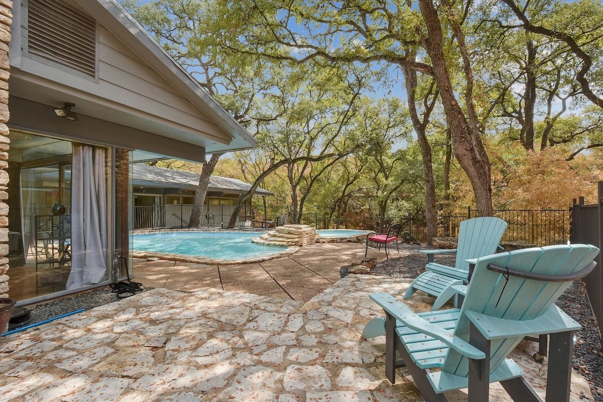 Luxurious Relaxing Getaway w/ Pool, Lush Gardens! gallery image 3