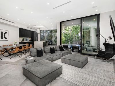 Beverly Hills Modern Oasis