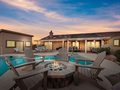 Renovated 3275sqft 5BR/3BA Strip View, Pool, more!