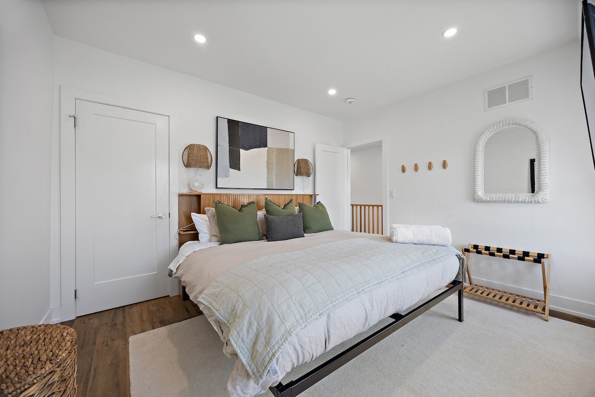 Designer Loft on Queen W | 10ft Ceilings, Parking gallery image 3