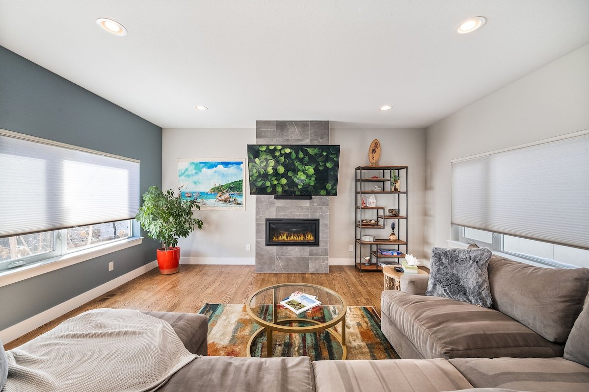 Luxury Home Downtown | Rooftop Deck | Hot Tub gallery image 5