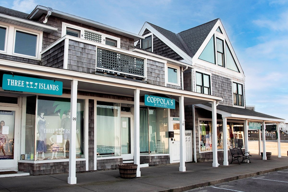 Experience Coastal Luxury at The Carousel Suite gallery image 3