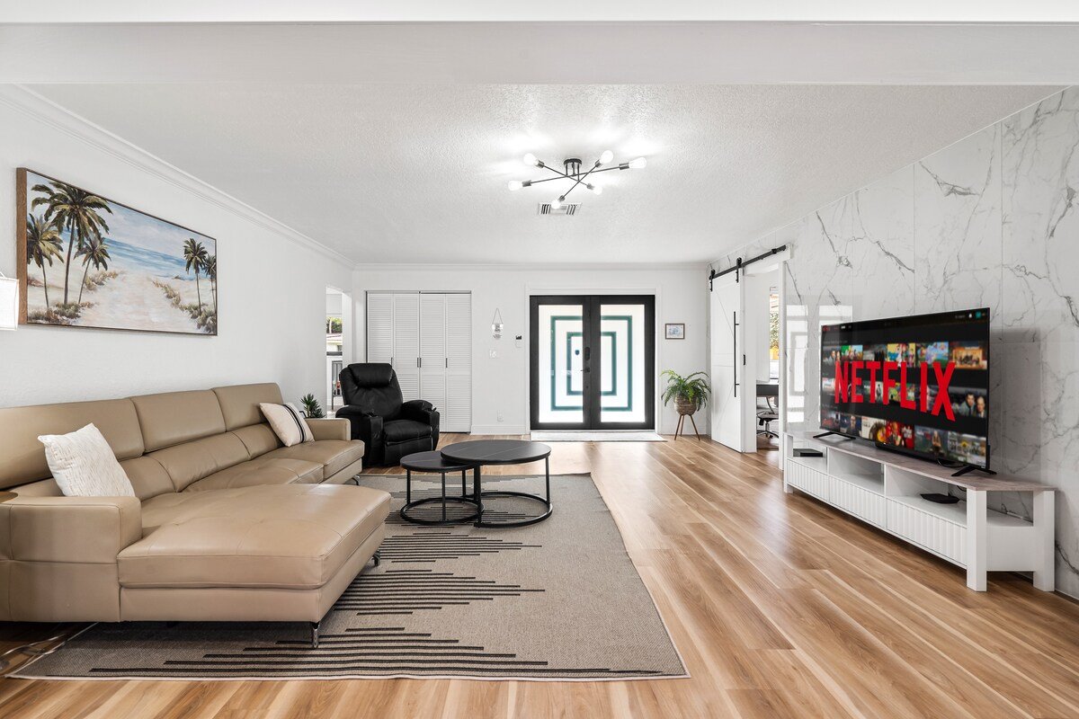 Modern 4BR/Family Friendly/POOL House 5 mins Beach gallery image 5