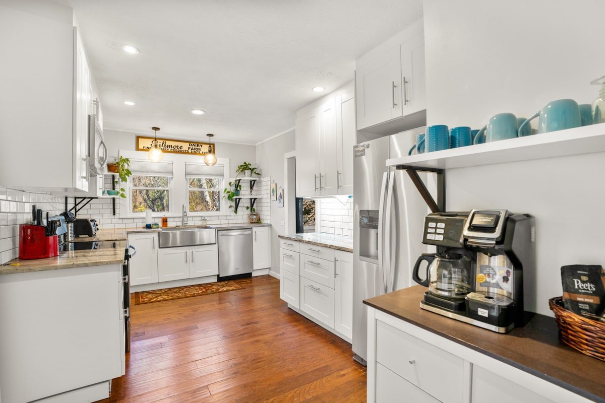 Mountain Cottage and Tiny House with hot tub gallery image 3