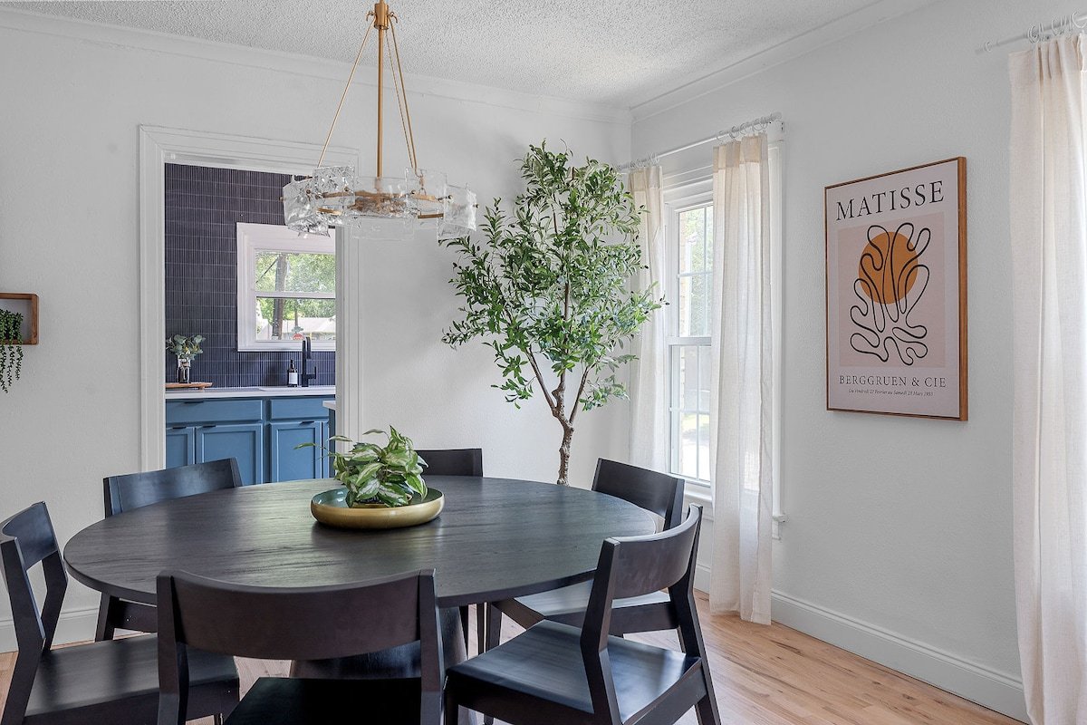 2x the Fun – Entire Home Lakewood Greenville Ave gallery image 3