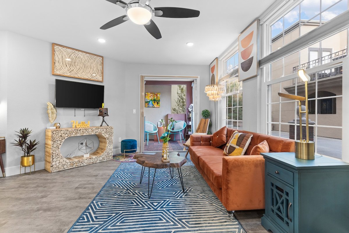 Luxe Modern Escape | Pool/H.Tub+Park+ walkable SD! gallery image 2