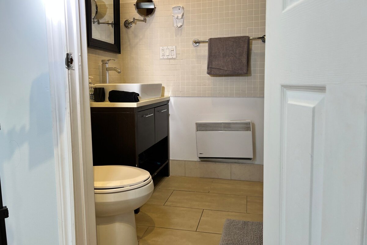 NEW Spacious Clean 3 BDR 3 BATH gallery image 3