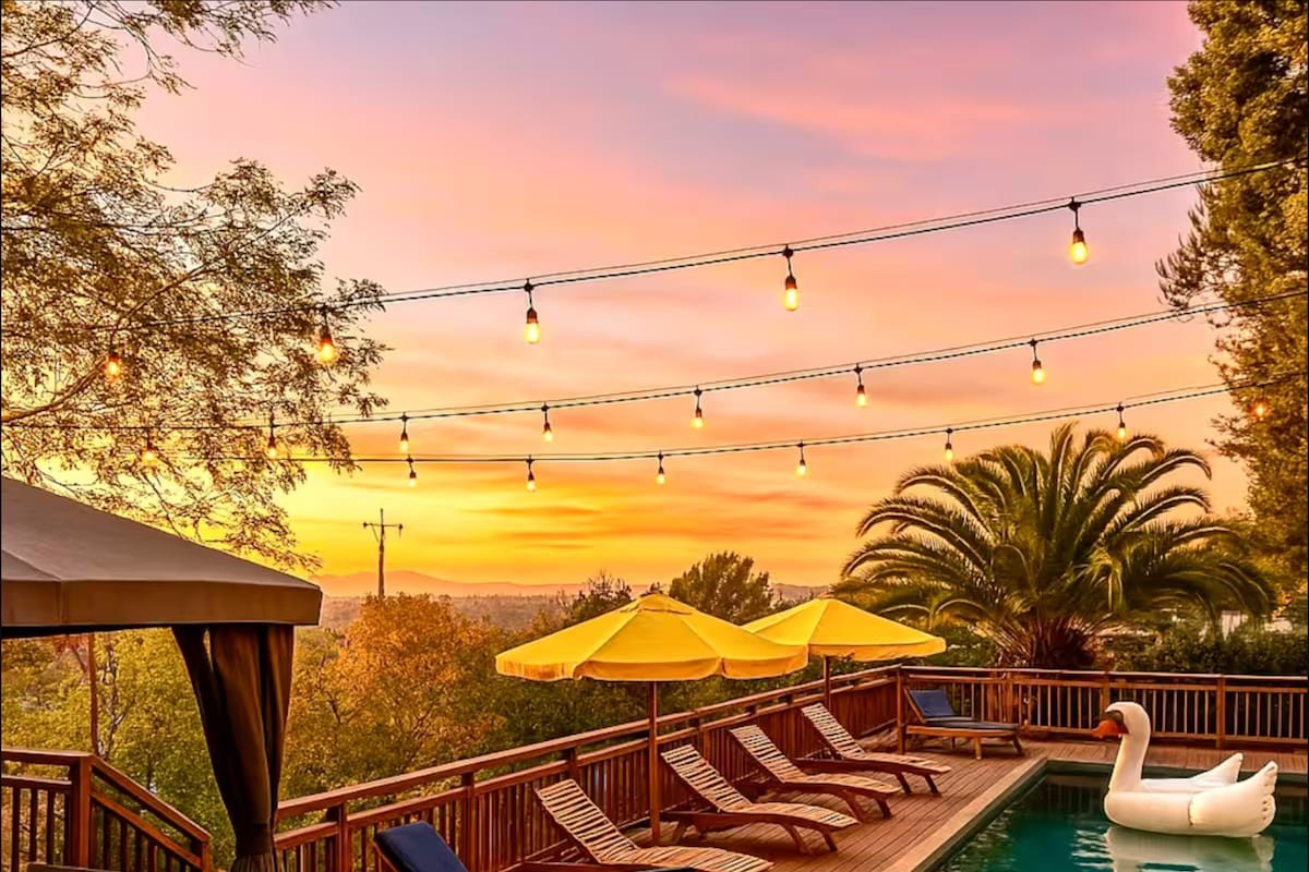 Stunning Views Retro Home w/ Pool/Spa gallery image 2